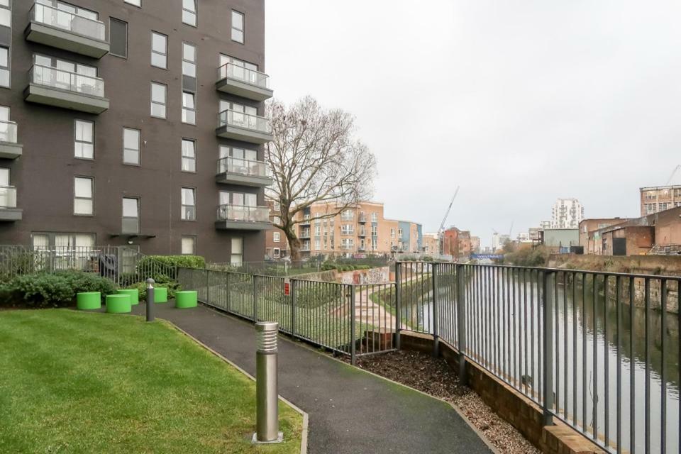 Yeoman Court * Londra